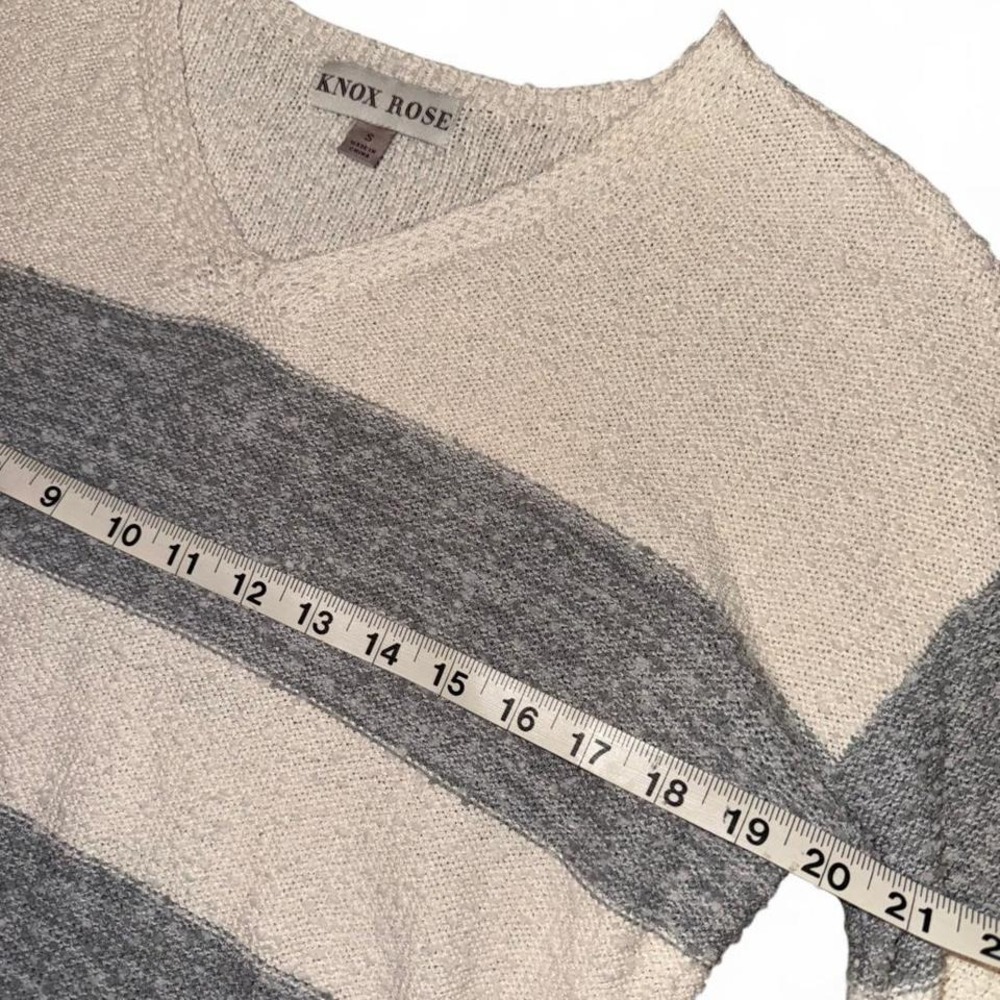 Cream/Gray Striped V-Neck Sweater Ladies Small - Picture 5 of 6
